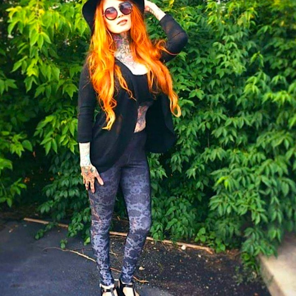 Poprageous black Ombré floral lace leggings, size Medium